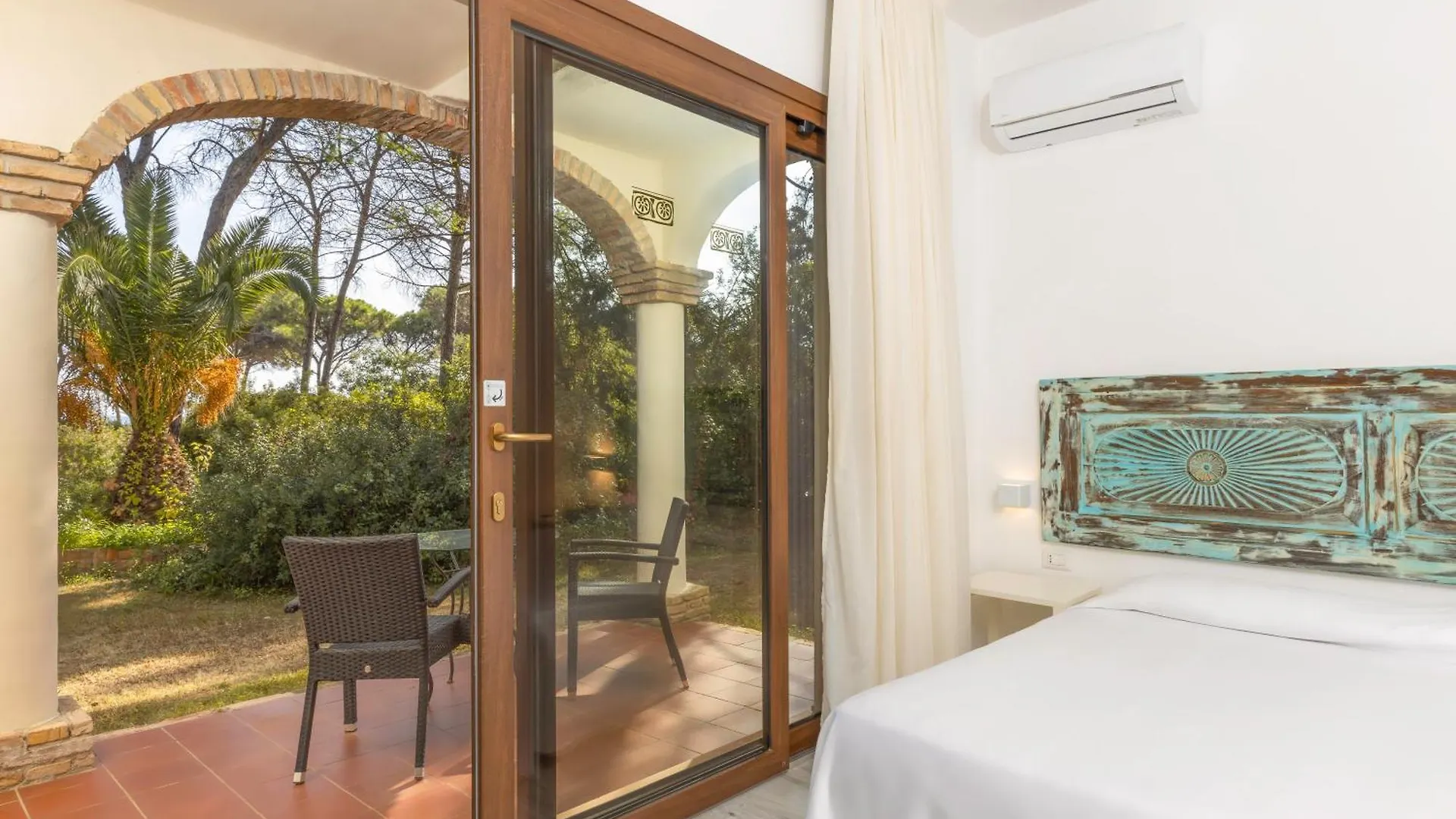 Hotel Costa Dei Fiori Santa Margherita di Pula 4*,  Italy